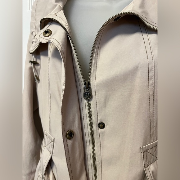 That Trench! - Picture 3 of 8